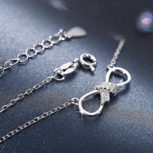 NWOT Infinity Pendant Necklace